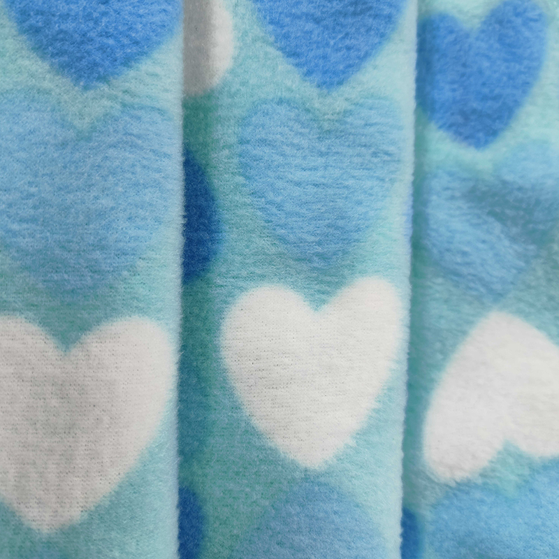 Vellus et holoserica Hominum et Mulierum indumenta textilia